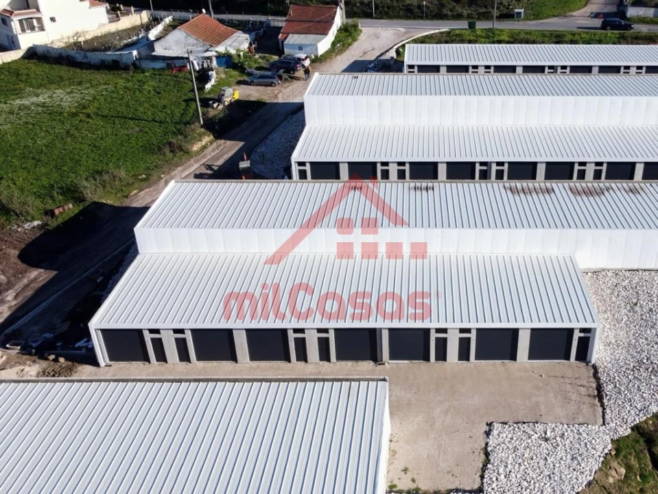 Armazém para Arrendamento em Santa Maria, São Pedro e Matacães Foto 1