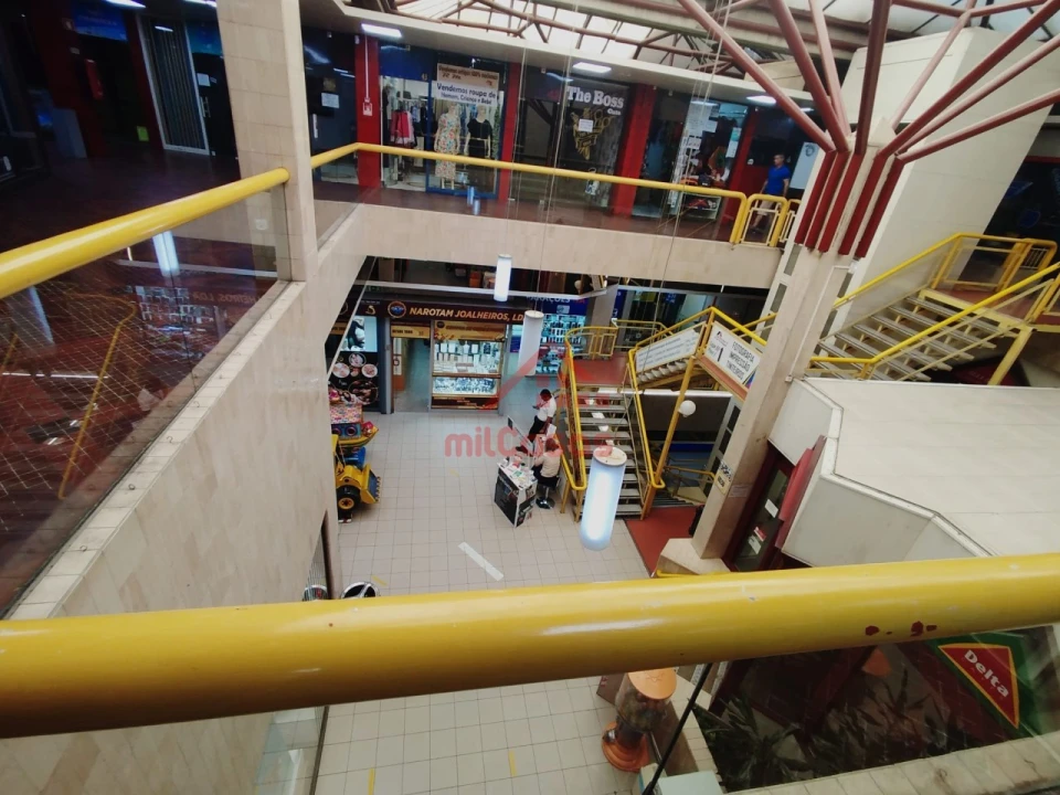 Loja para Arrendamento em Lumiar Foto 7