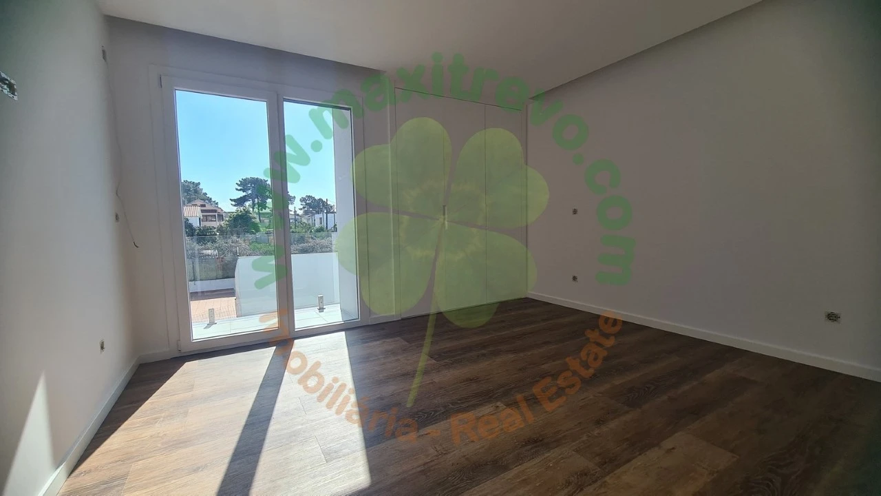 Moradia T4 para Venda em Charneca de Caparica e Sobreda Foto 10