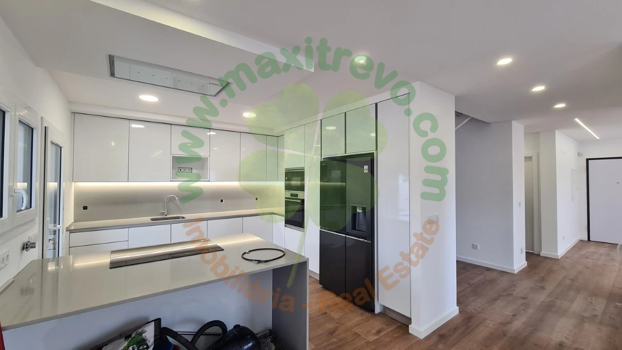 Moradia T4 para Venda em Charneca de Caparica e Sobreda Foto 3
