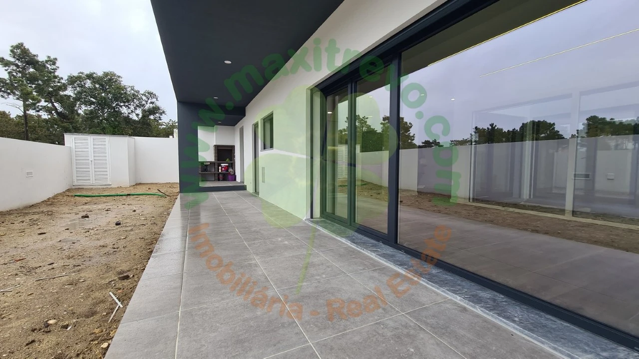 Moradia T4 para Venda em Charneca de Caparica e Sobreda Foto 15