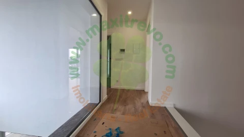 Moradia T4 para Venda em Charneca de Caparica e Sobreda
