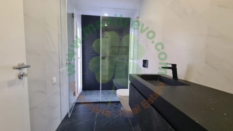 Moradia T4 para Venda em Charneca de Caparica e Sobreda