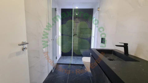Moradia T4 para Venda em Charneca de Caparica e Sobreda