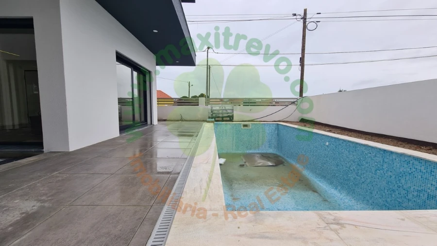 Moradia T4 para Venda em Charneca de Caparica e Sobreda Foto 17
