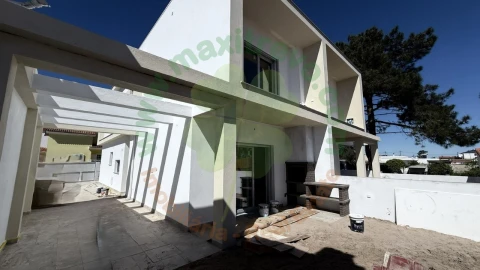 Moradia T3 para Venda em Fernao Ferro