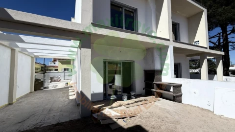 Moradia T3 para Venda em Fernao Ferro