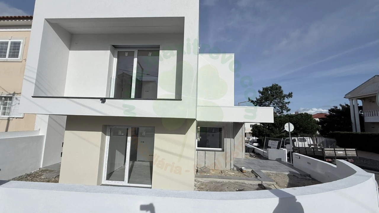 Moradia T4 para Venda em Charneca de Caparica e Sobreda Foto 9