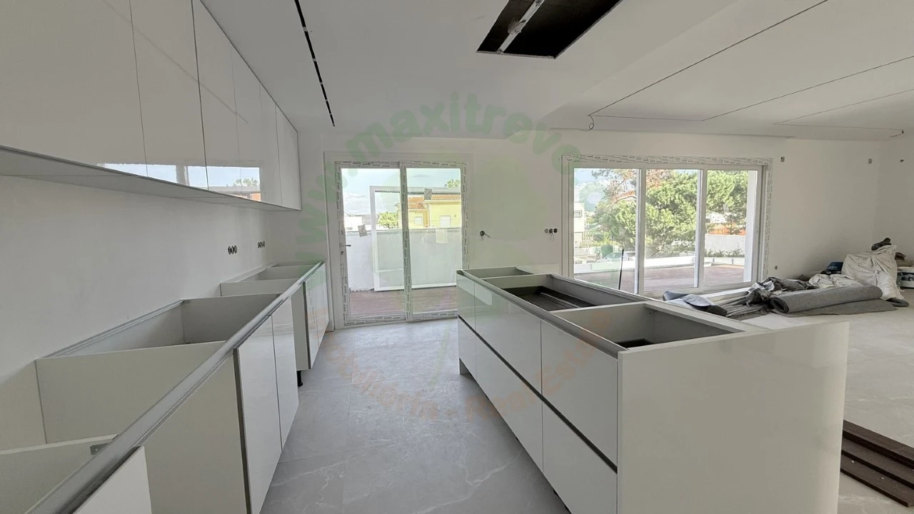 Moradia T4 para Venda em Charneca de Caparica e Sobreda Foto 4