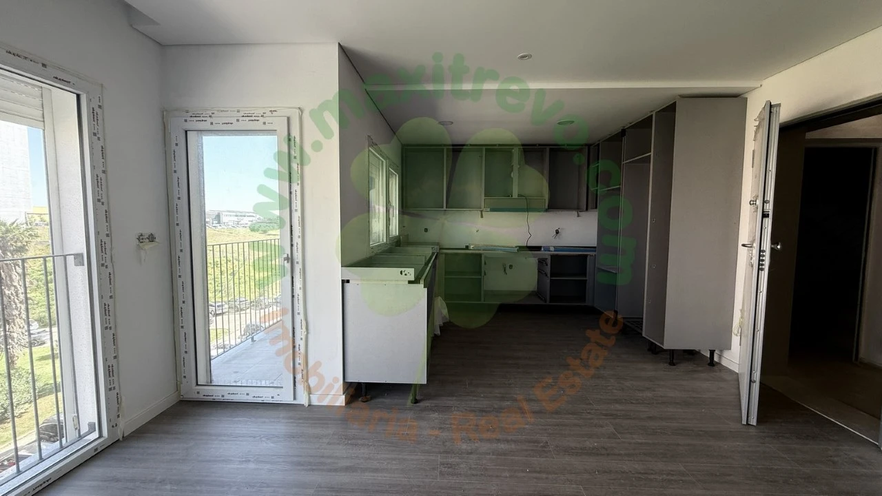 Apartamento T3 para Venda em Corroios Foto 1