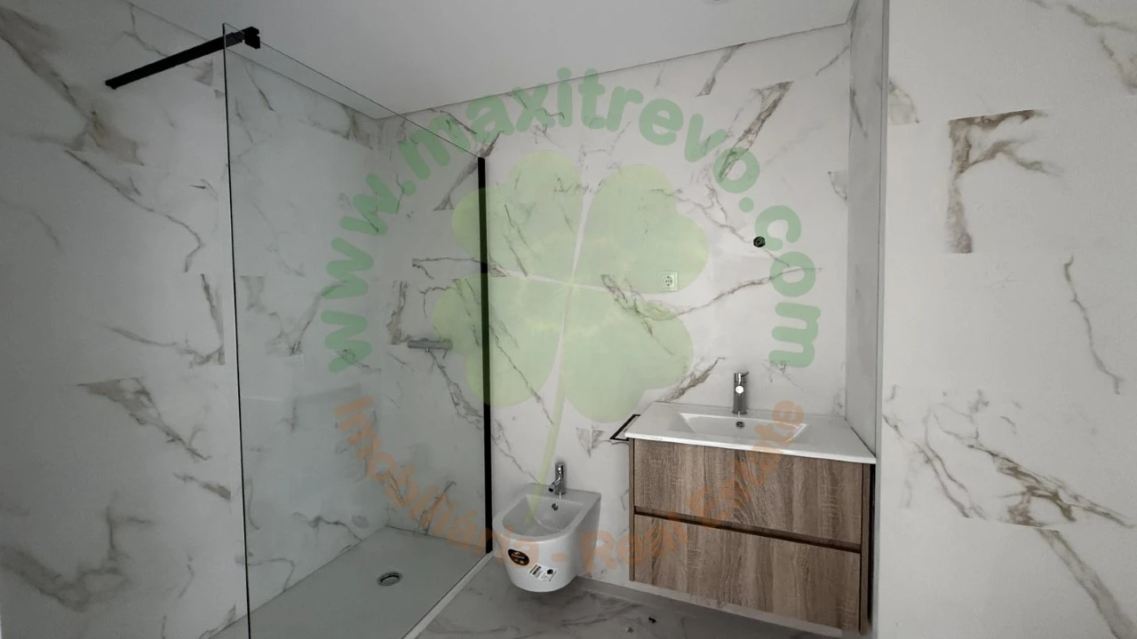 Apartamento T2 para Venda em Corroios Foto 9