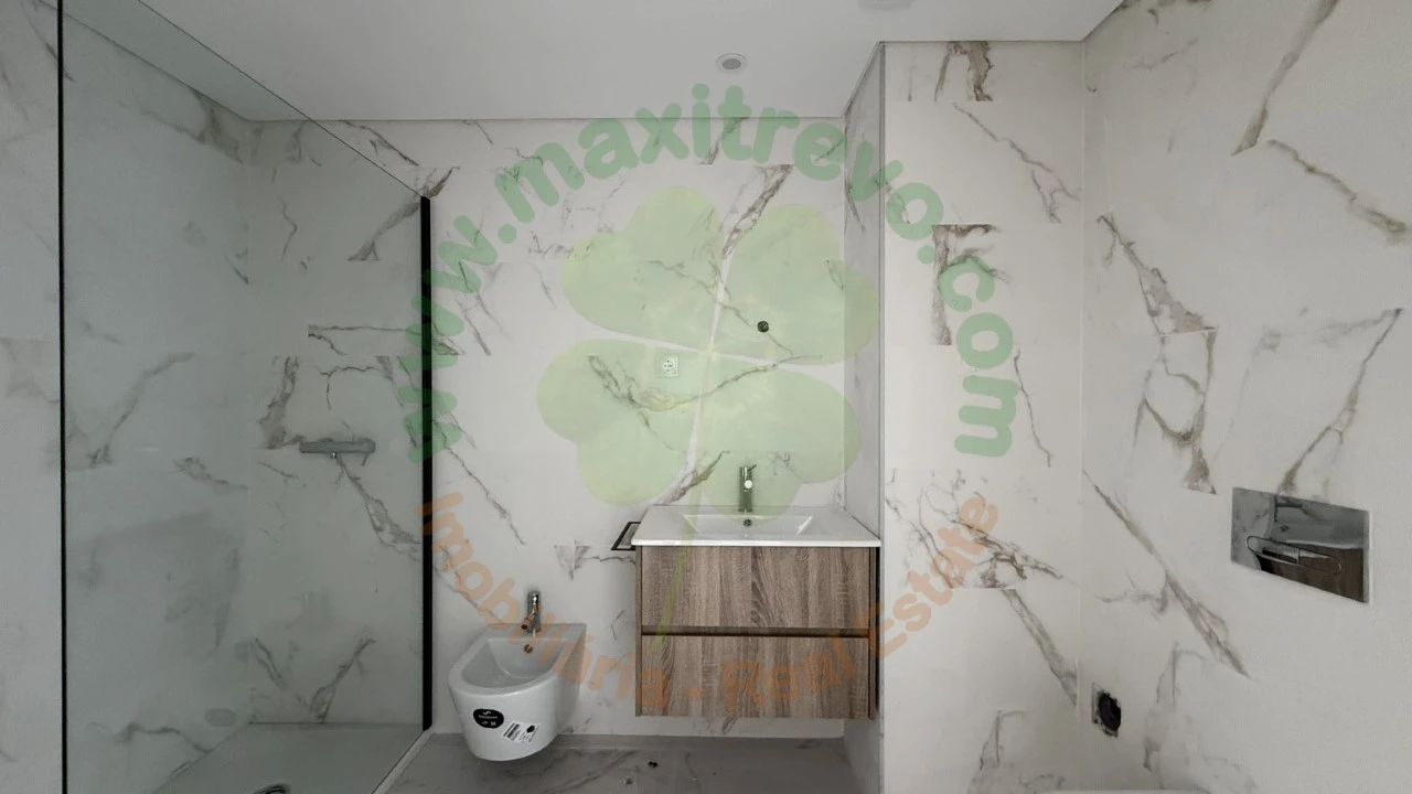 Apartamento T2 para Venda em Corroios Foto 10