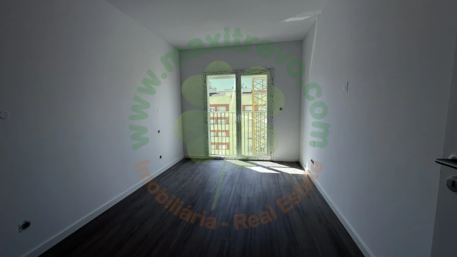 Apartamento T2 para Venda em Corroios Foto 12