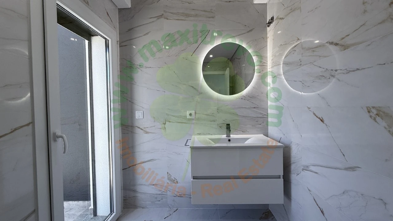 Moradia T4 para Venda em Corroios Foto 16