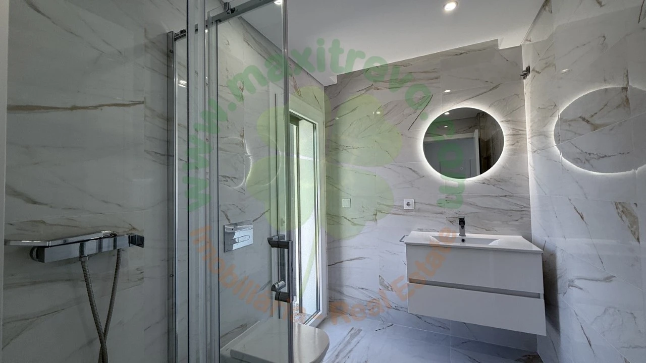 Moradia T4 para Venda em Corroios Foto 17