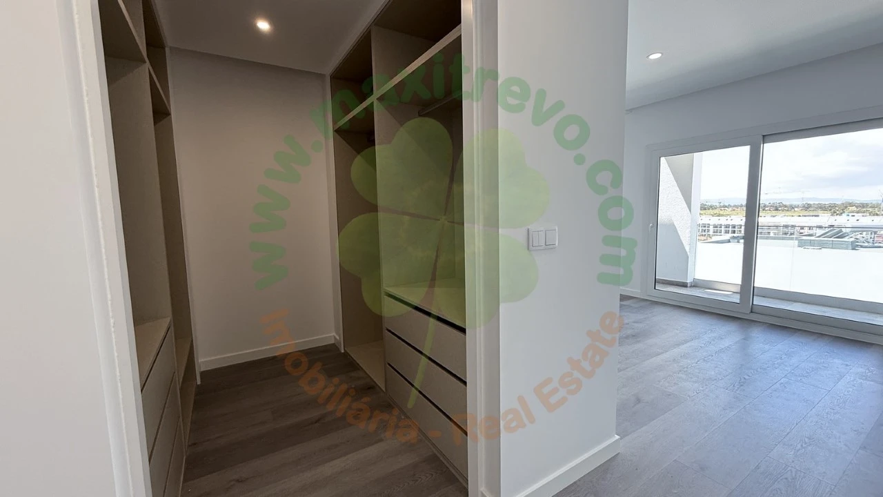 Moradia T4 para Venda em Corroios Foto 20