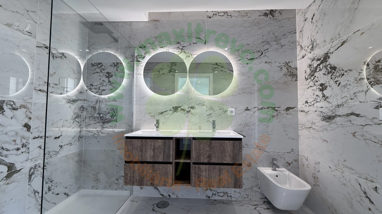 Moradia T4 para Venda em Corroios Foto 31