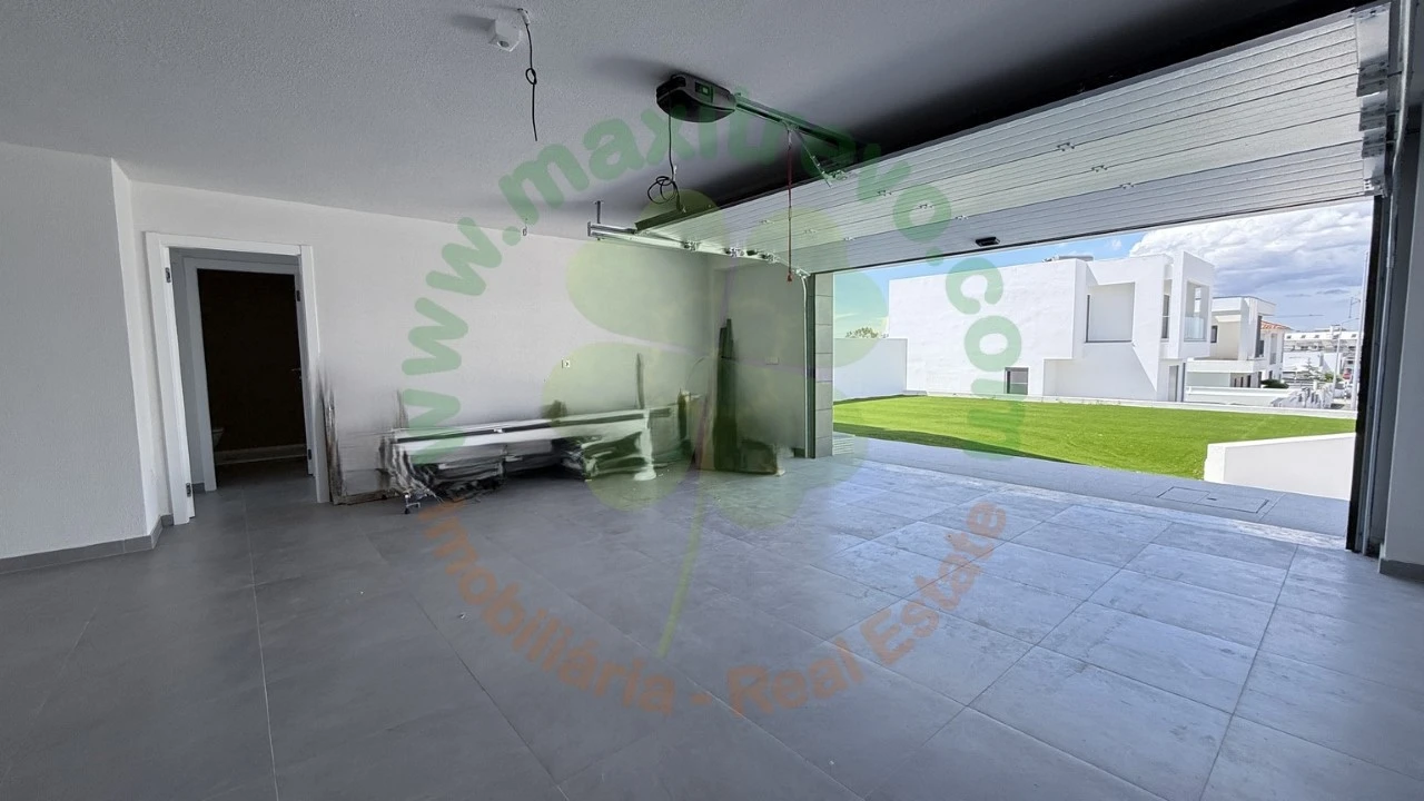 Moradia T4 para Venda em Corroios Foto 38