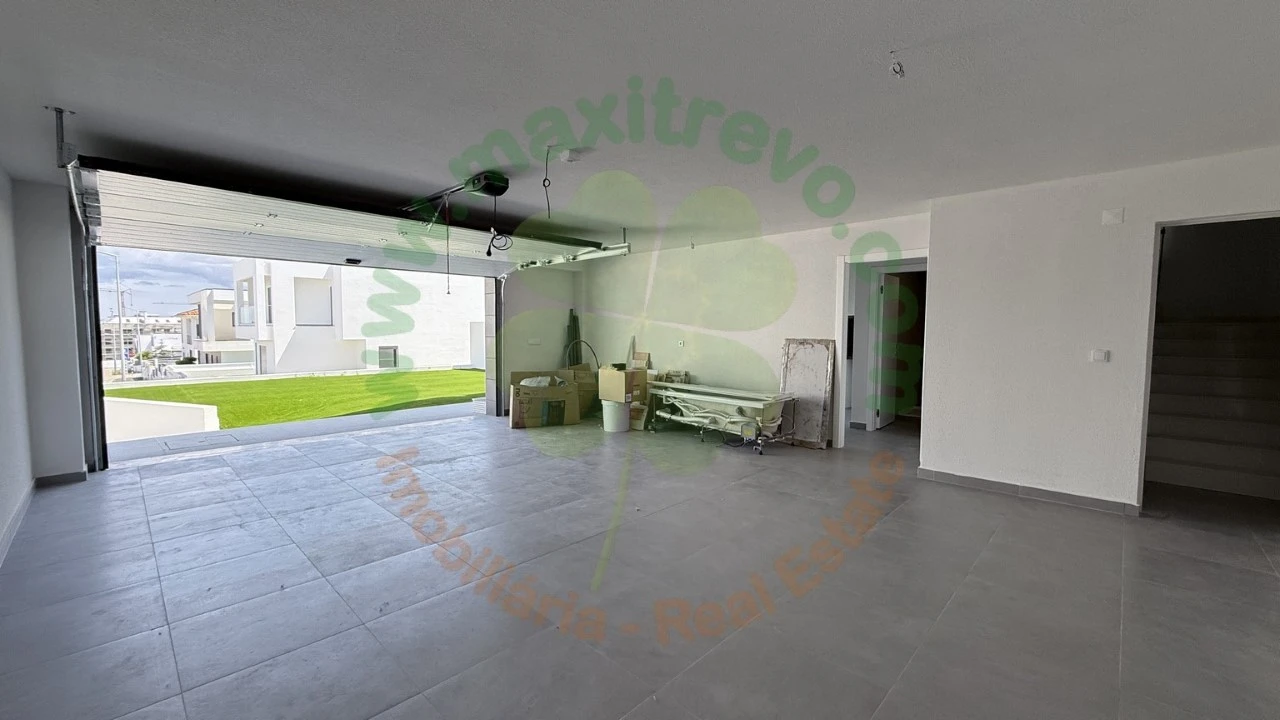 Moradia T4 para Venda em Corroios Foto 37