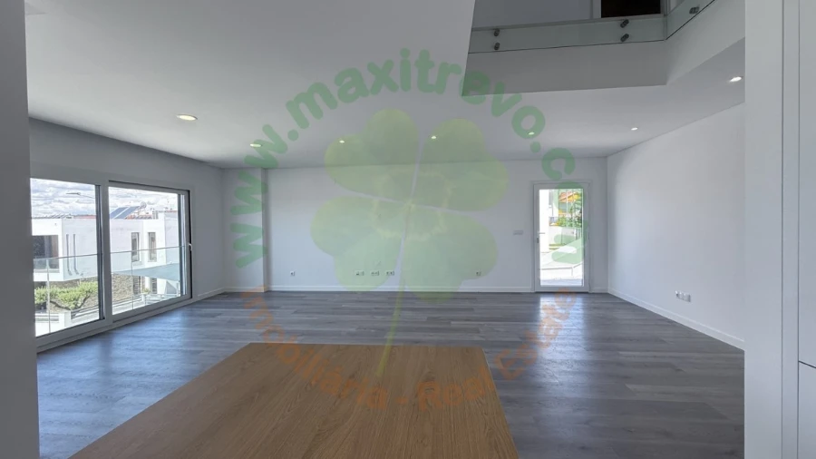 Moradia T4 para Venda em Corroios Foto 10