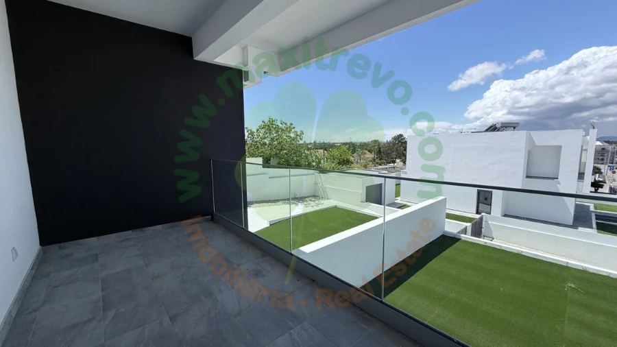 Moradia T4 para Venda em Corroios Foto 11