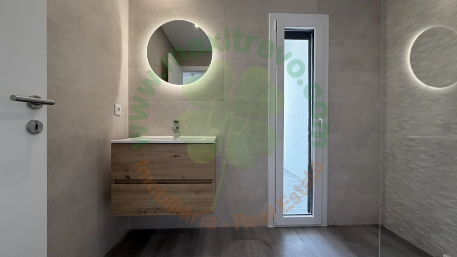 Moradia T4 para Venda em Corroios Foto 22