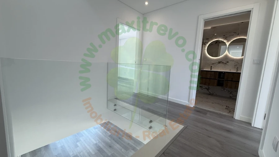 Moradia T4 para Venda em Corroios Foto 25