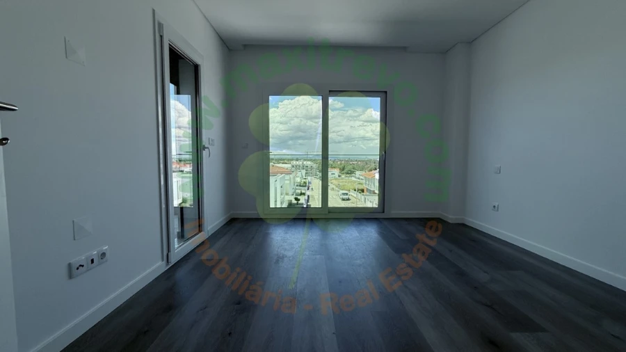 Moradia T4 para Venda em Corroios Foto 27