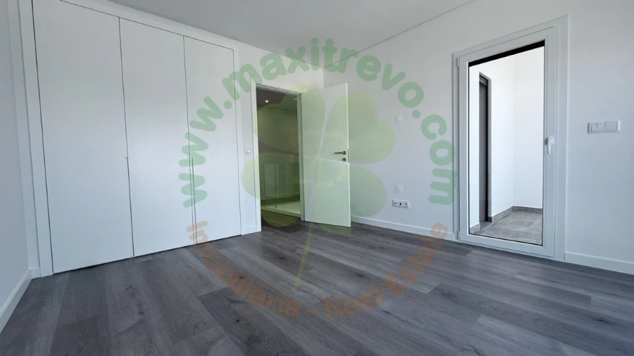 Moradia T4 para Venda em Corroios Foto 29