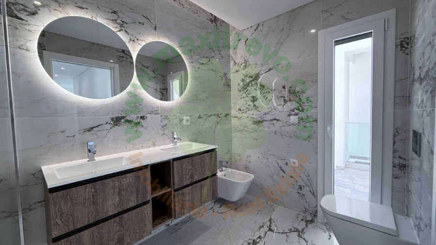 Moradia T4 para Venda em Corroios Foto 33