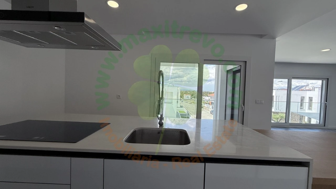 Apartamento T2 para Venda em Corroios Foto 2