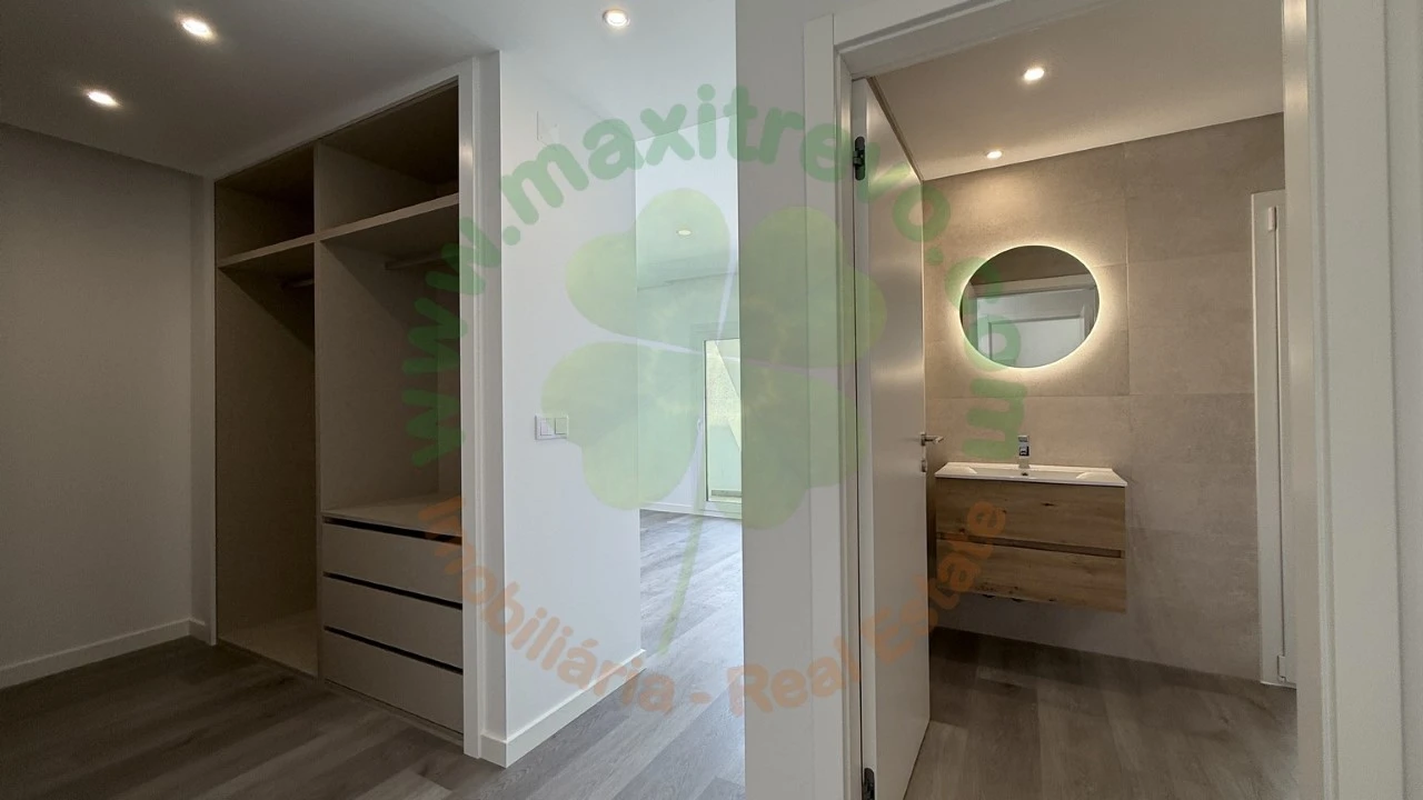 Apartamento T2 para Venda em Corroios Foto 6