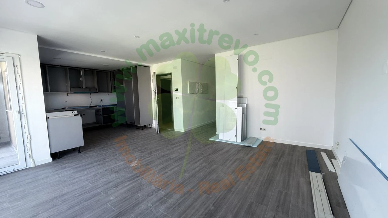 Apartamento T3 para Venda em Corroios Foto 3