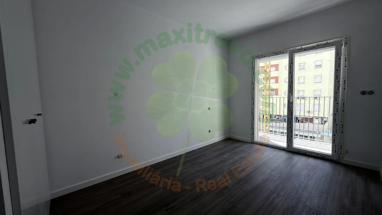 Apartamento T3 para Venda em Corroios Foto 11