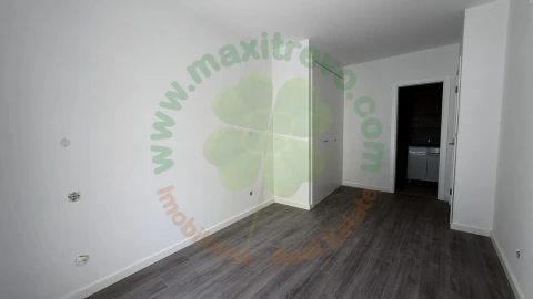 Apartamento T3 para Venda em Corroios