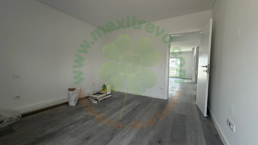 Apartamento T3 para Venda em Corroios Foto 2