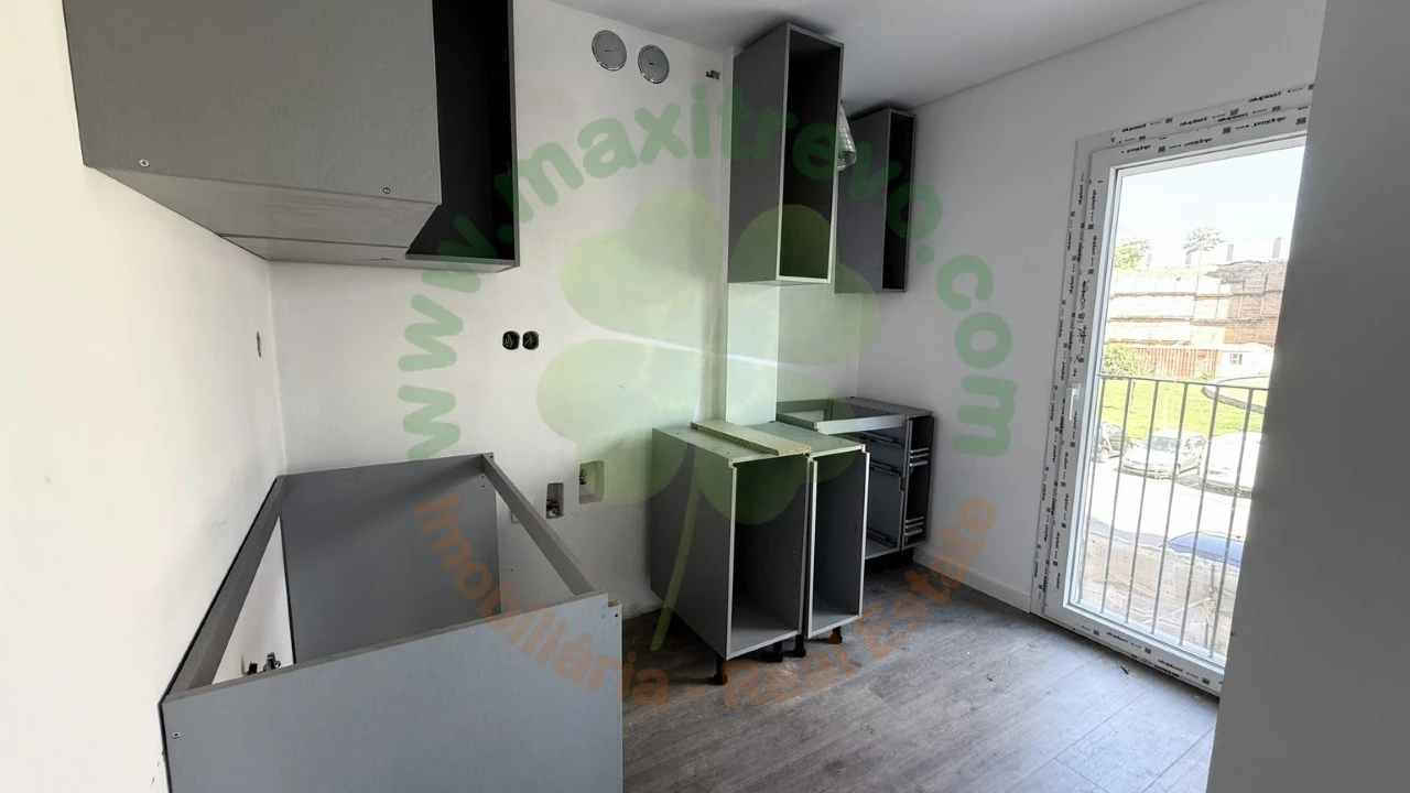 Apartamento T2 para Venda em Corroios Foto 2