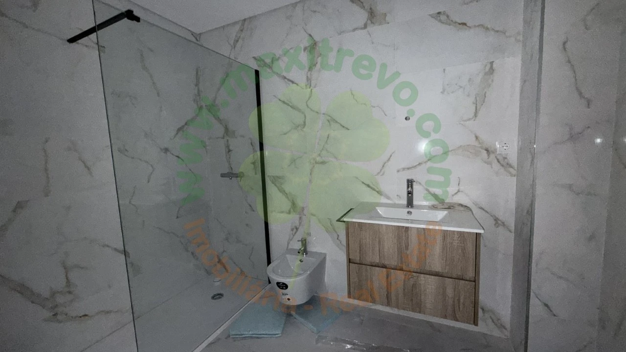 Apartamento T2 para Venda em Corroios Foto 6