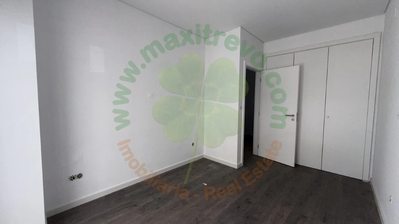 Apartamento T2 para Venda em Corroios Foto 11