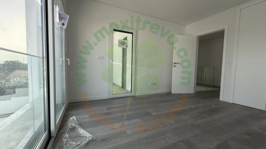 Apartamento T2 para Venda em Corroios Foto 2