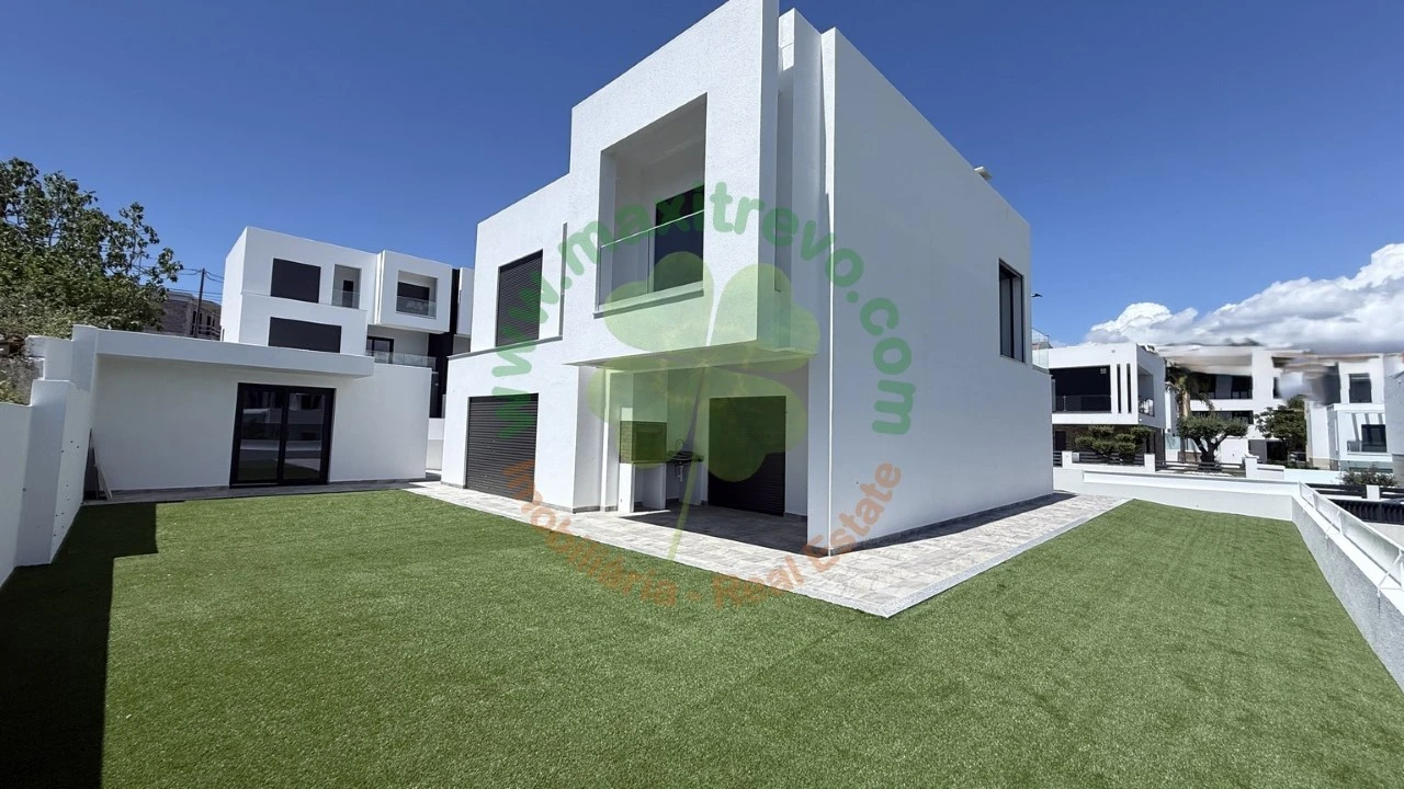 Moradia T4 para Venda em Corroios Foto 2