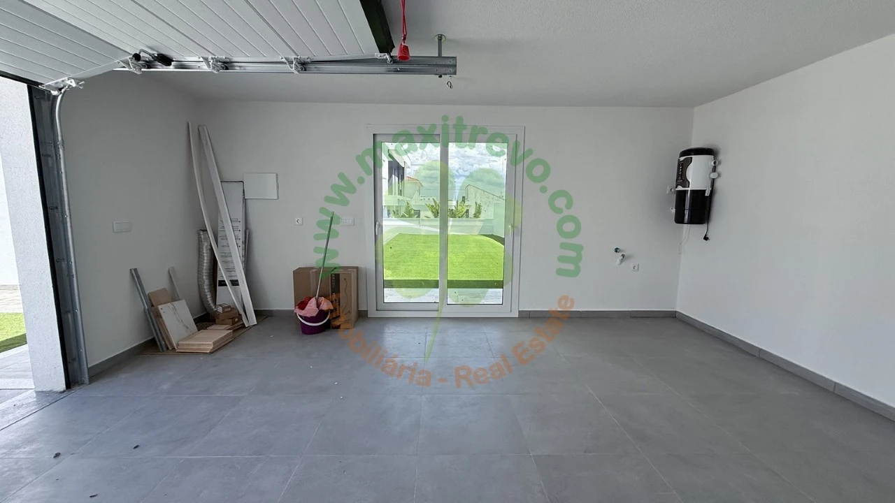 Moradia T4 para Venda em Corroios Foto 13