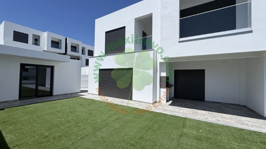 Moradia T4 para Venda em Corroios