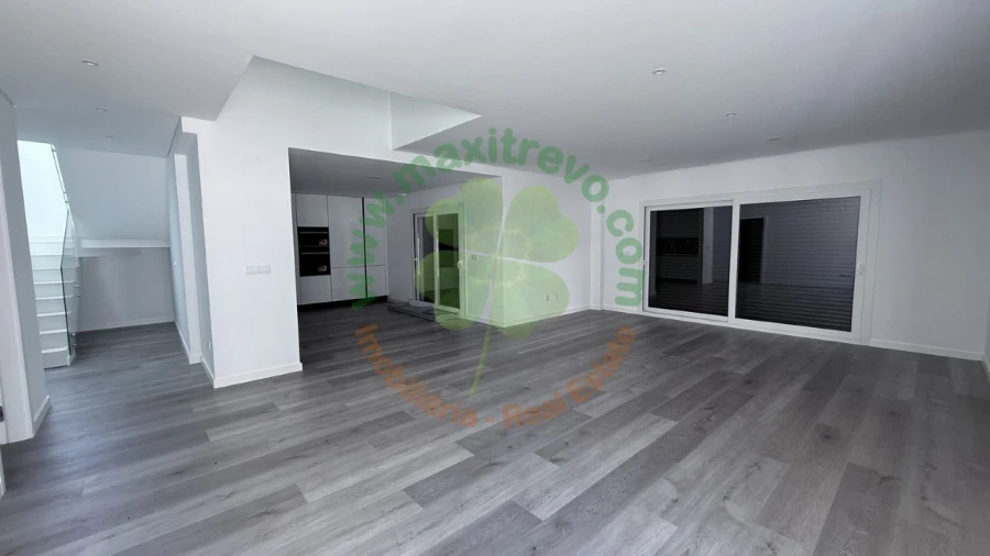 Moradia T4 para Venda em Corroios Foto 7