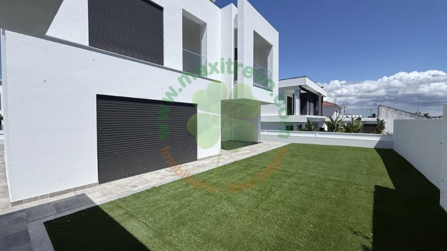 Moradia T4 para Venda em Corroios Foto 14