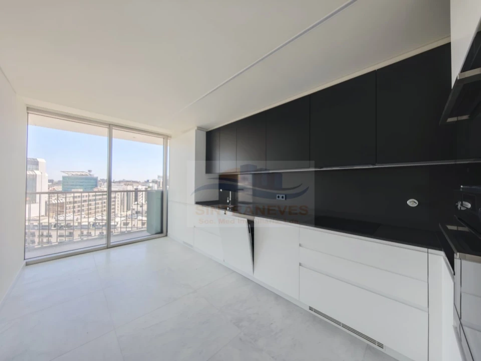 Apartamento T2 para Venda em Campolide Foto 3