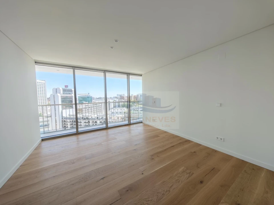 Apartamento T2 para Venda em Campolide Foto 10
