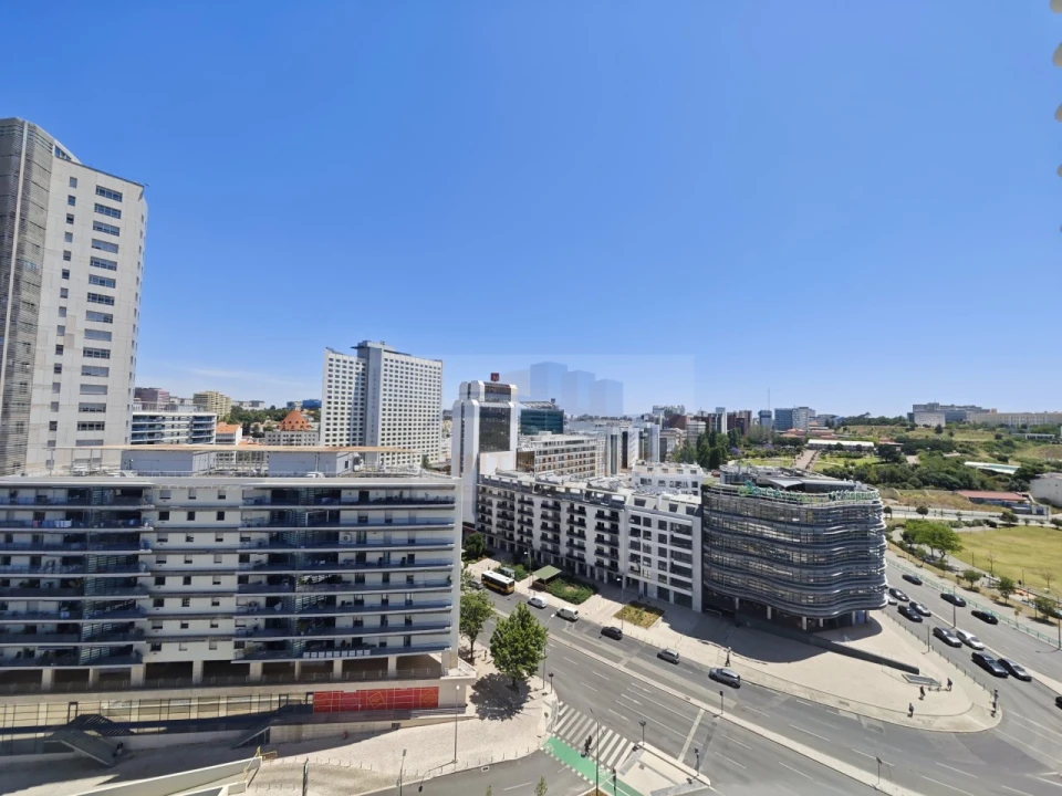 Apartamento T2 para Venda em Campolide Foto 19