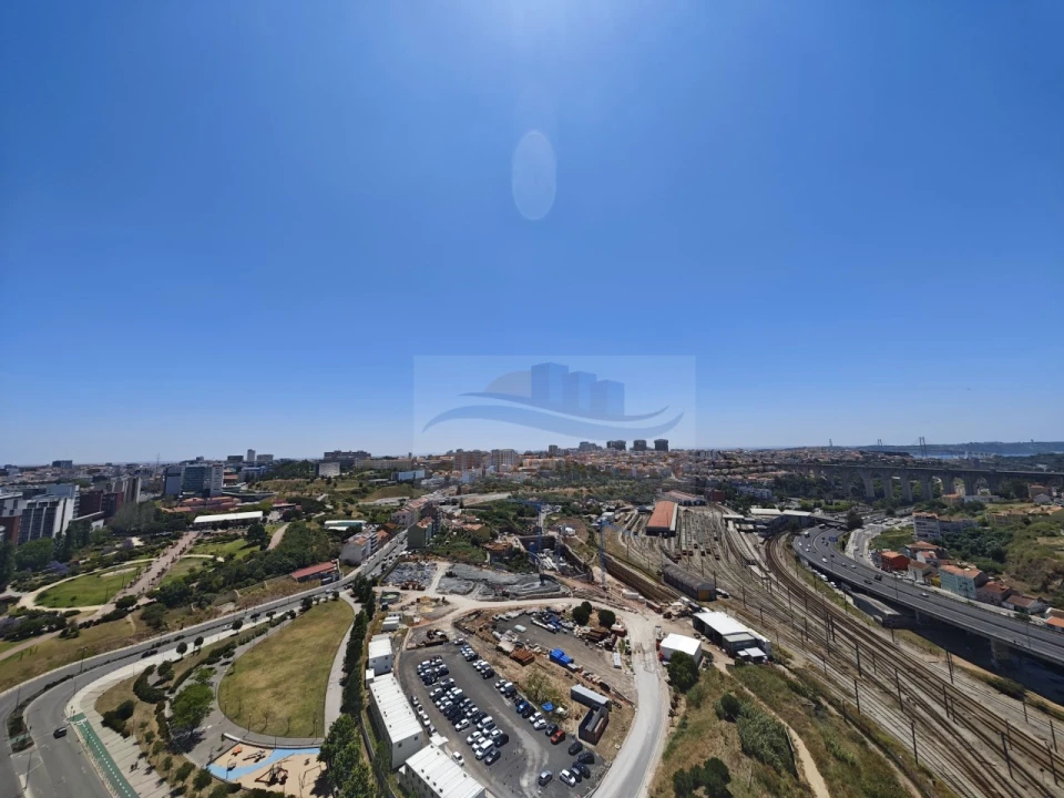 Apartamento T2 para Venda em Campolide Foto 23