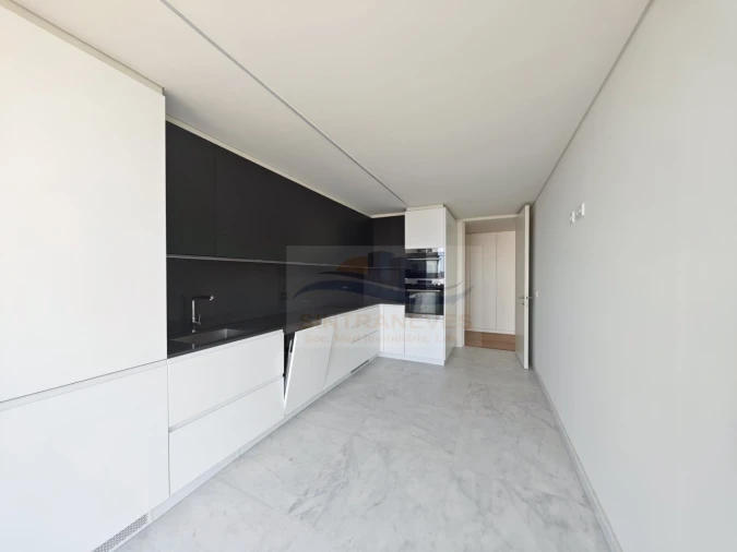 Apartamento T2 para Venda em Campolide Foto 6